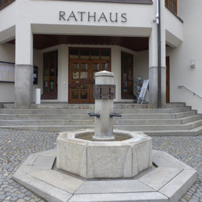 Bild vergrößern: Rathaus Brunnen